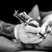 Dlaczego należy wybierać jedynie profesjonalne studia tatuażu?