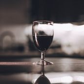 Alkoholizm – jak wpływa na życie rodzinne?